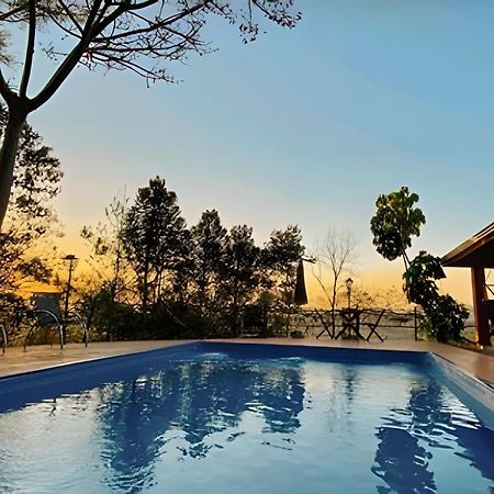 Casa De Campo Araxa Na Montanha Com Piscina Пиракая Екстериор снимка